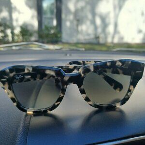 RAYBAN (LATEST MODEL OUT) STATE STREET 54"